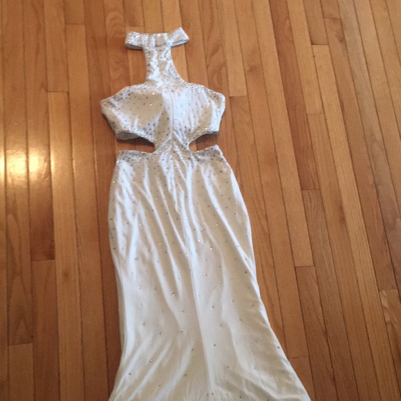 Beautiful white beaded bandeau prom dress - Picture 7 of 8